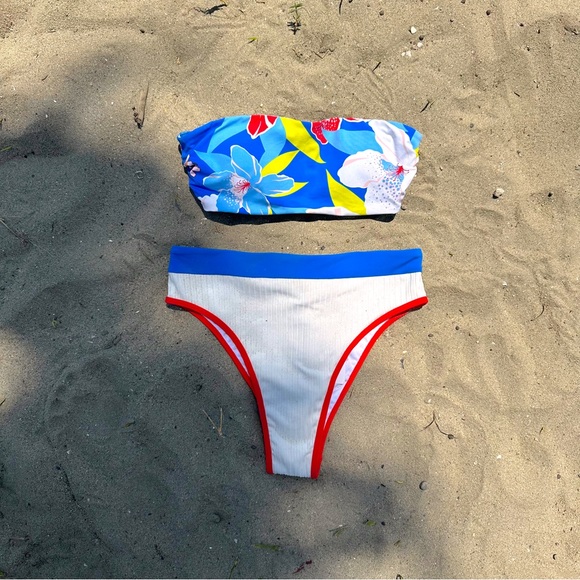 RETRO-INSPIRED Roxy Americana bikini - Picture 1 of 5